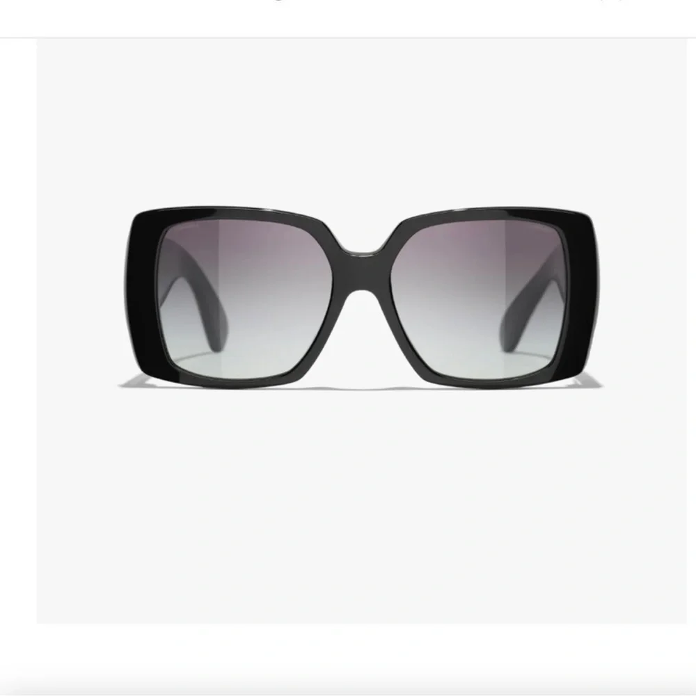 COPY - CHANEL Black Oversized Sunglasses with Tinted Lenses and Distinctive Tem… - Picture 2 of 10